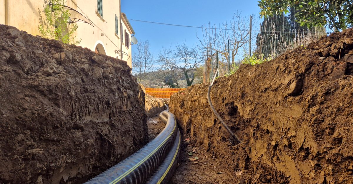 Tubo preisolato flessibile rinforzato FibreFlex D110 nella rete teleriscaldamento PNRR di Travale